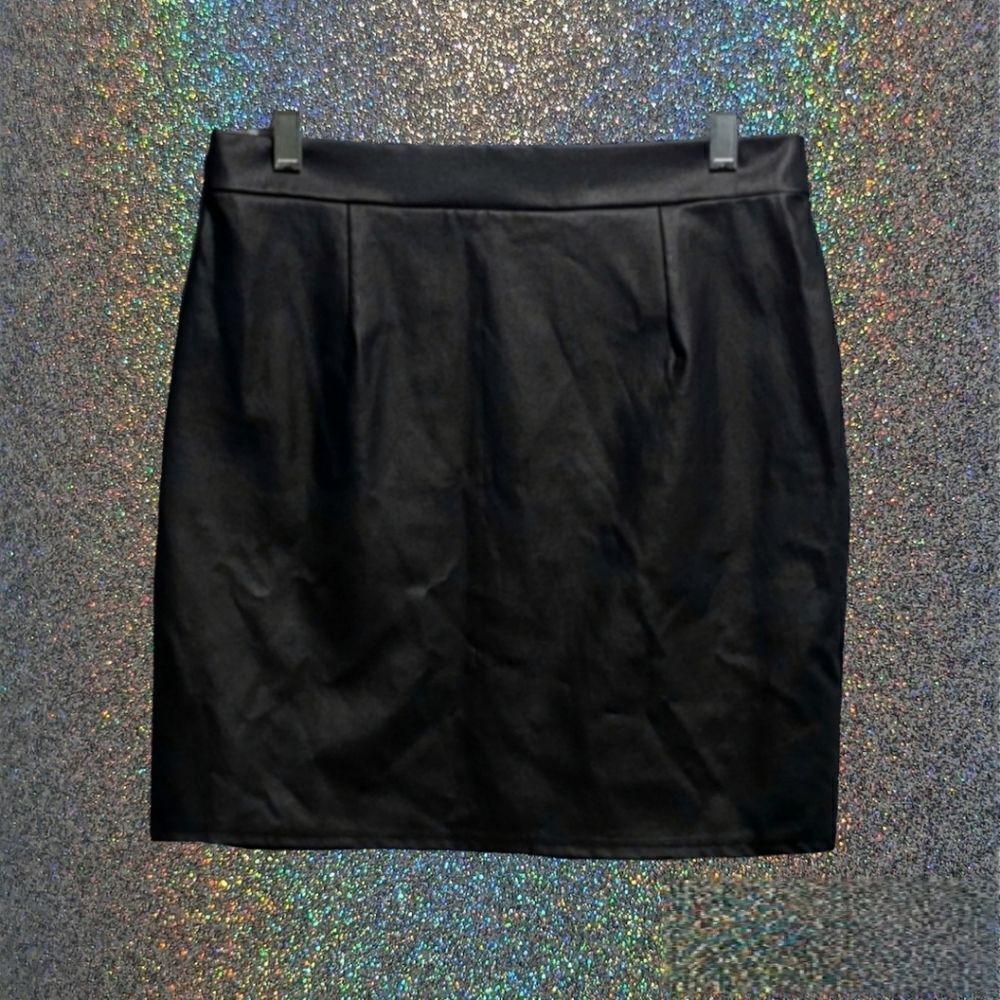 Windsor Front Zipper Faux Leather Mini Skirt - Picture 4 of 5